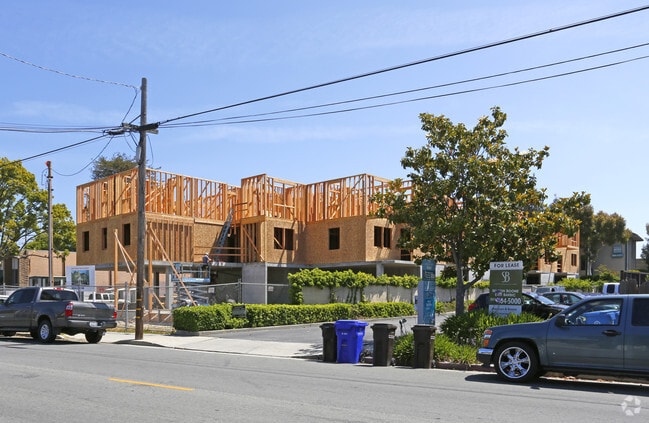 Foto de construcción histórica 6/2014 - Modular Condo Project