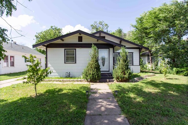 Building Photo - 1710 Pearl Ave