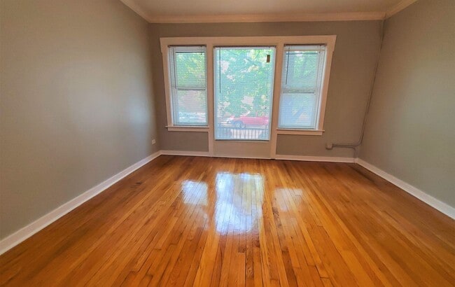 Photo - 2068 W Hutchinson St Unit 1