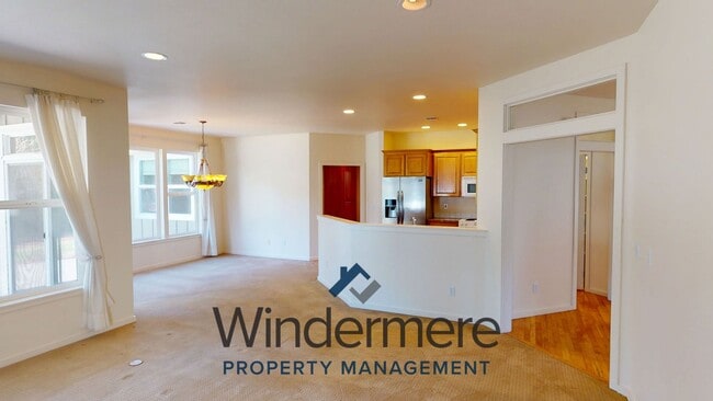 Photo - 721 SE Swainson Ln