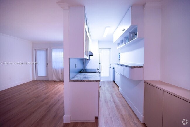 Building Photo - 1698 Jefferson Ave Unit 6 Rental
