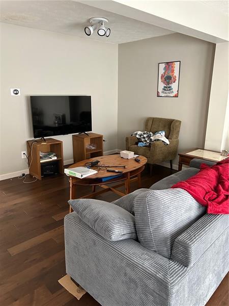 Photo - 4 Hemingway St