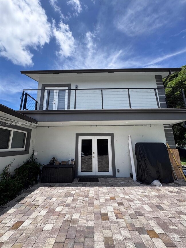 Building Photo - 755 N Crescent Dr Unit B