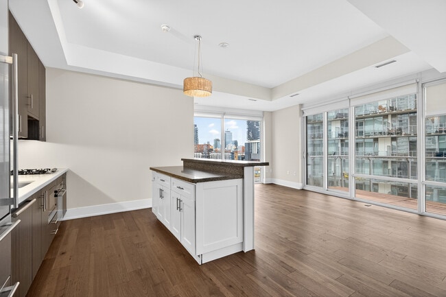 Building Photo - 29 Queens Quay E