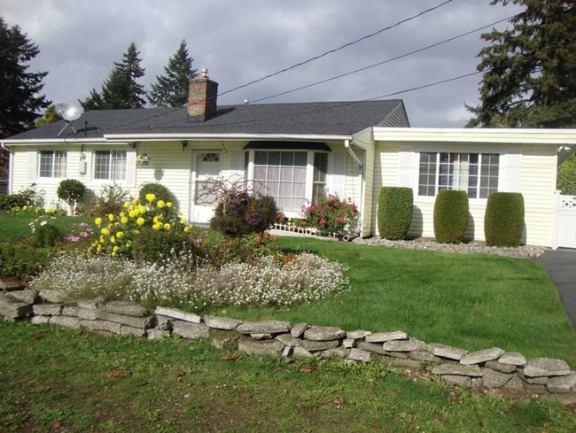 Building Photo - Charming 4 bedroom Rambler