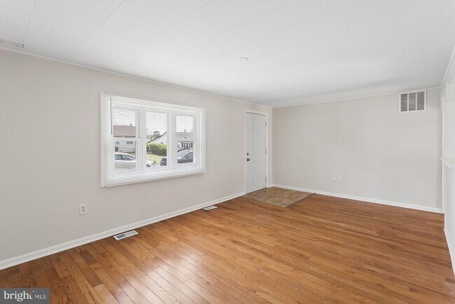 Photo - 30 Girard Ave