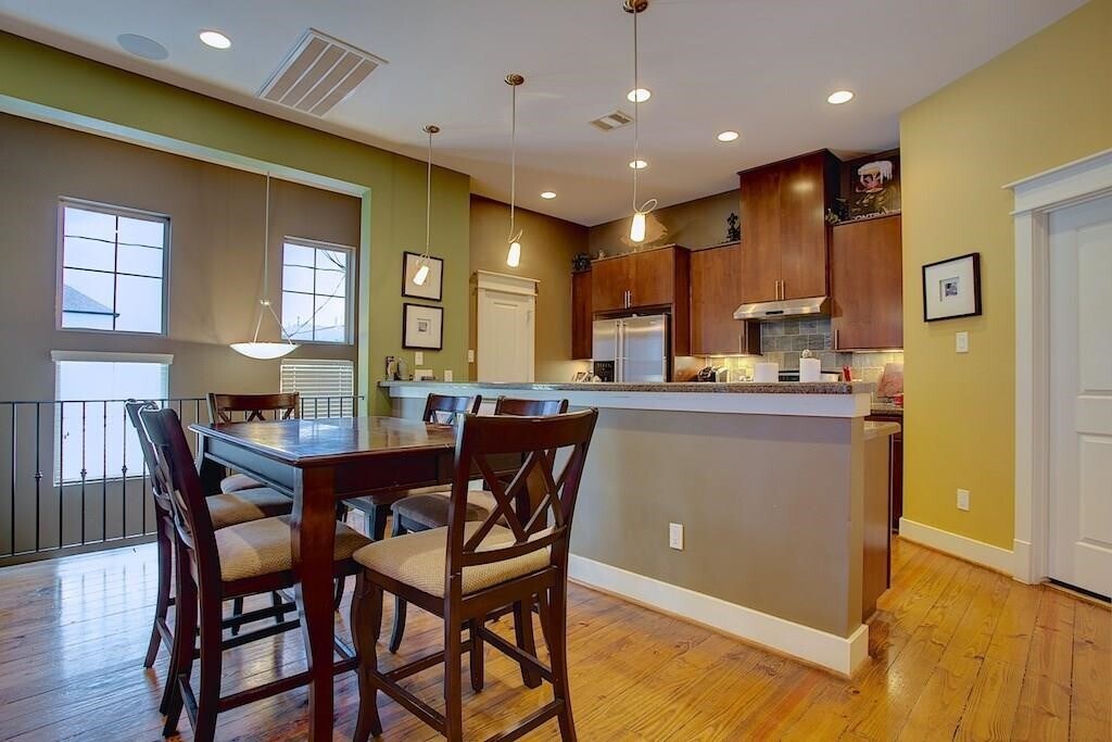 Photo - 2322 Beall St
