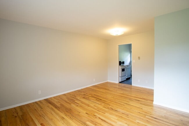 Photo - Mid-Century 2bdr with Patio Near OHSU Read... Unit 21