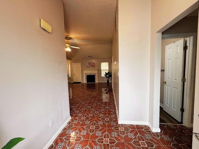 Photo - 5410 Twin Lakes Dr