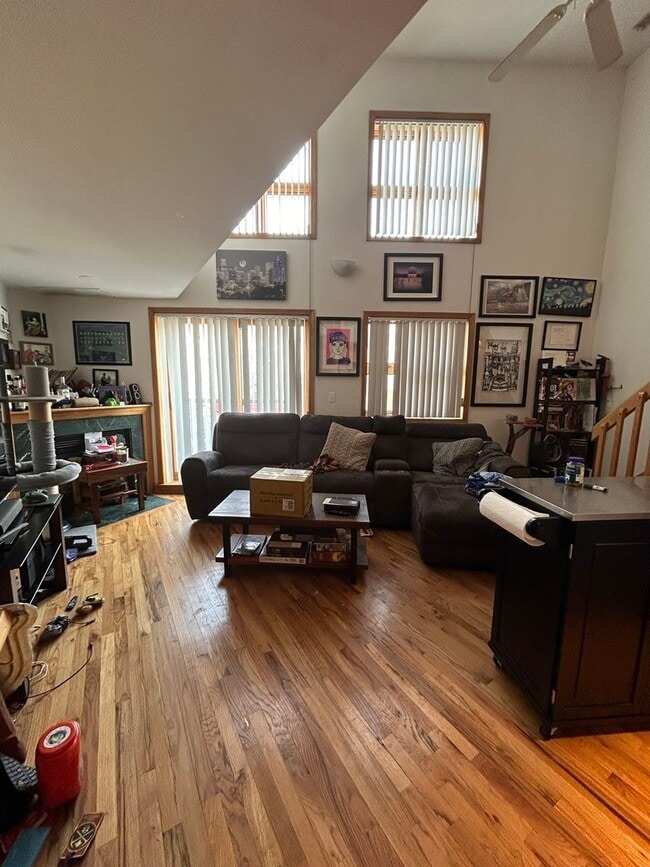 Photo - 865 W Buckingham Pl