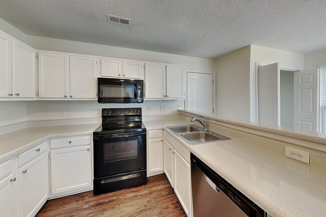 Photo - 1020 Ridgefield Cir
