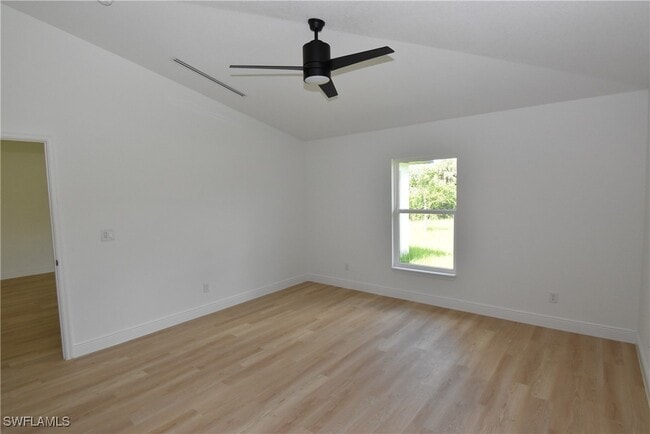 Building Photo - 208 Sunset Rd