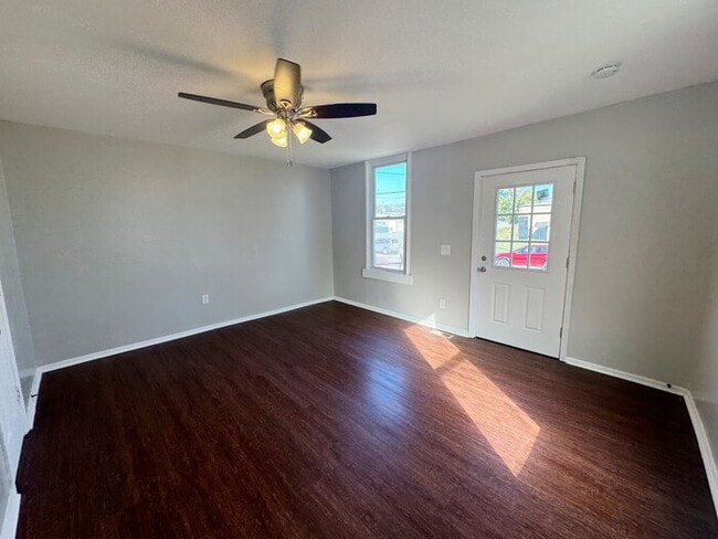 Photo - Charming 2-Bedroom Single-Family Home for Rent in Dayton, KY – Pet Friendly!