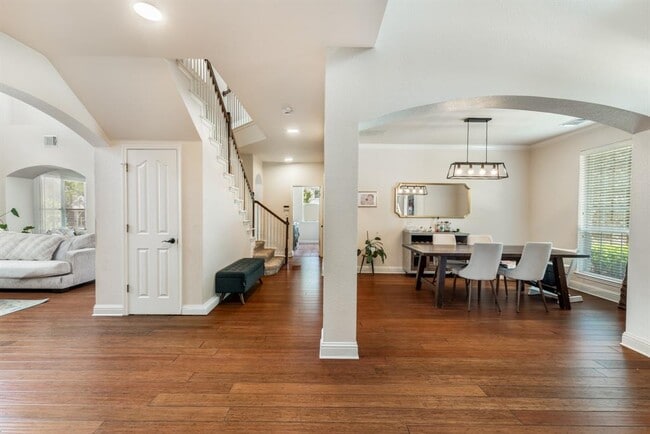 Photo - 1107 Hollybrook Cove