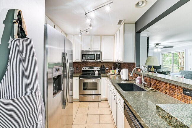 Photo - 1162 W 1st St