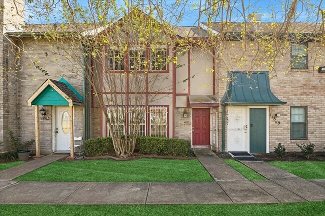 Building Photo - 11811 Algonquin Dr