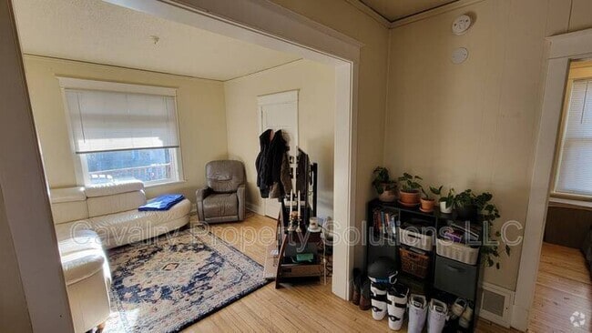 Building Photo - 617 E 8th St Unit 617 E 8th St -  01 Rental