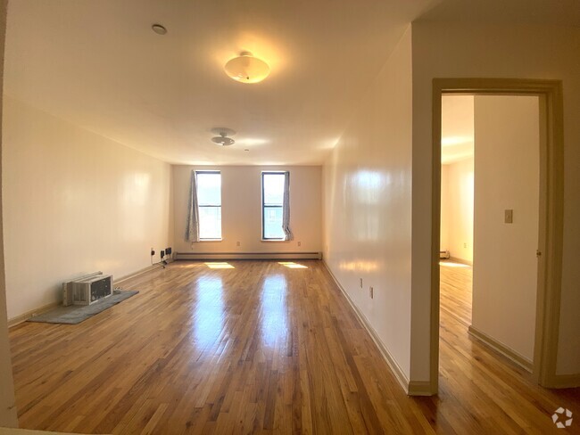 Building Photo - 205 Knickerbocker Ave Unit 2R Rental