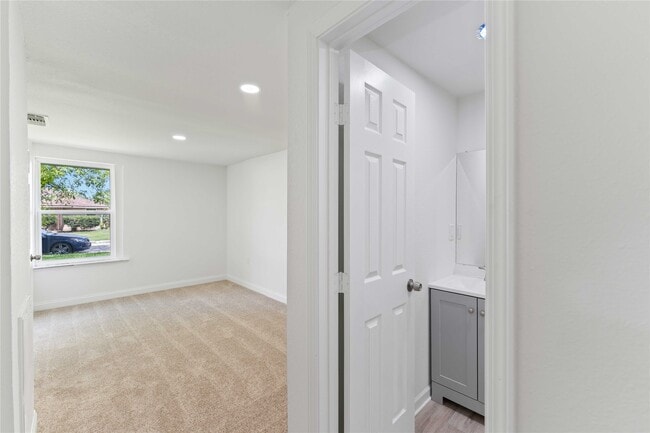 Building Photo - 2101 W Gulf St