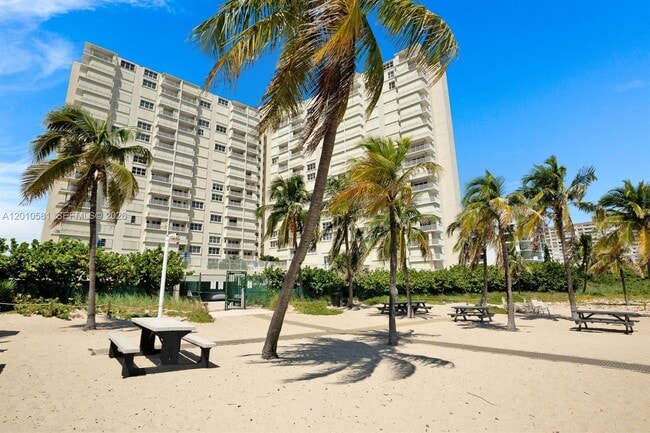 Building Photo - 750 N Ocean Blvd Unit 310