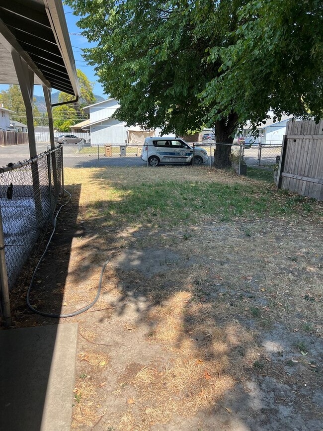 Photo - 511-513 SE L St Unit 513