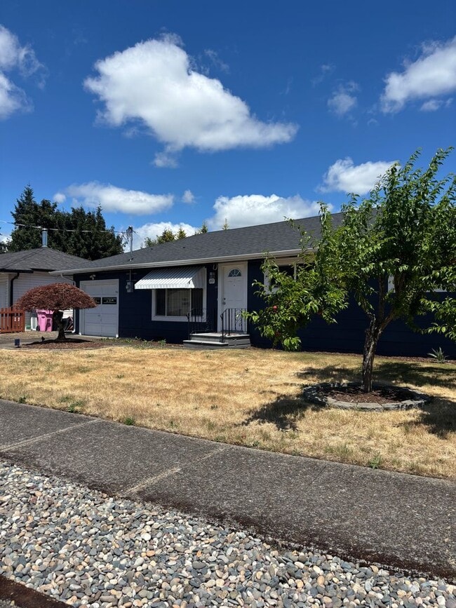Single level 3 bedroom- Huge yard! - Single level 3 bedroom- Huge yard! Casa