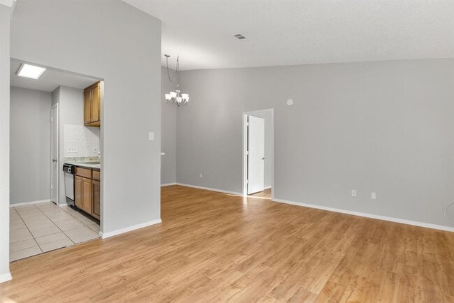 Photo - 413 Country Aire Dr