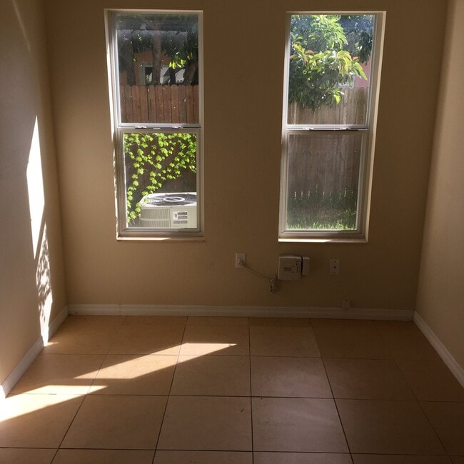 Photo - 2209 19th St W