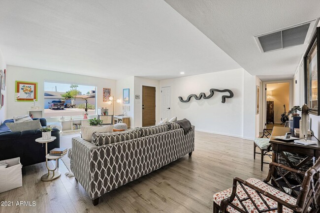 Photo - 8133 N 16th Dr