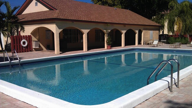 nice pool - 480 NW 20th St Condo
