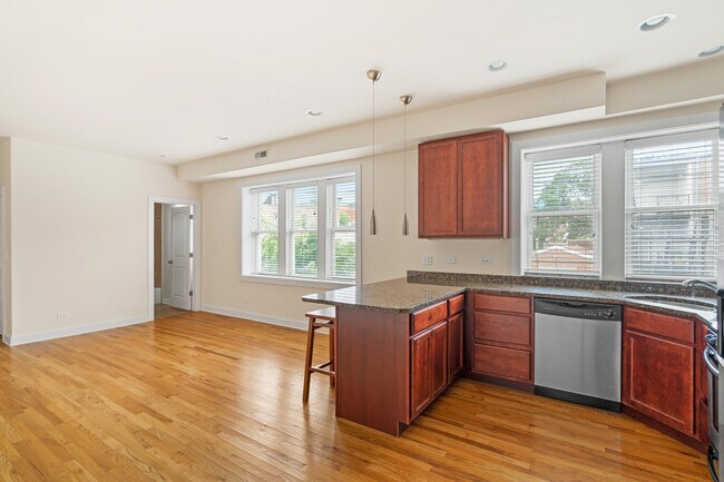 Photo - 1432 N Maplewood Ave Unidad 304