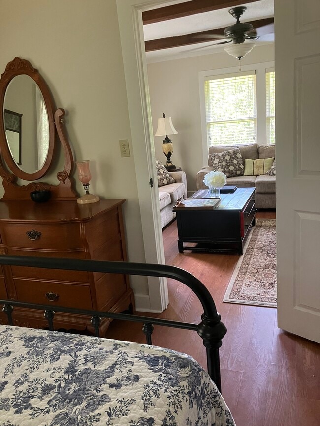 Building Photo - 901 N Garfield Ave Unit Delightful Deland Apartment