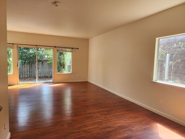 Photo - 963 Kingwood St