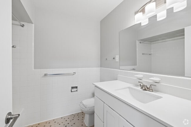 F28 Lewiston - 2BR, 1BA - 790SF - Bathroom