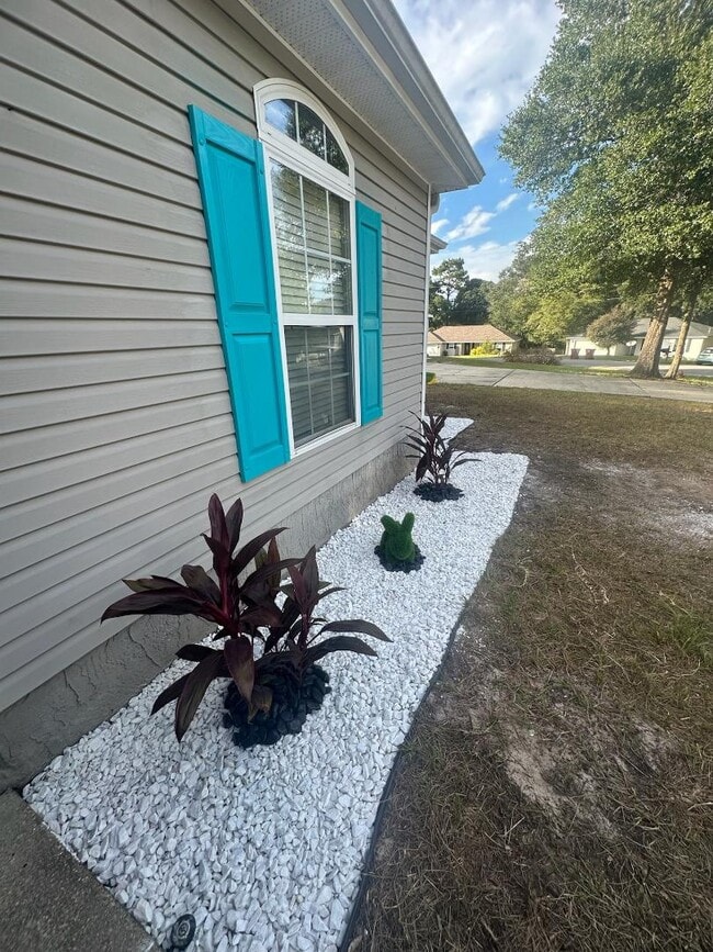 Photo - 329 Strawbridge Dr