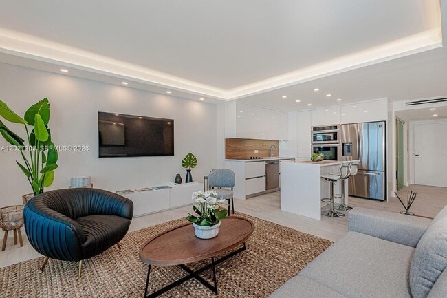 2301 Collins Ave Unit 739