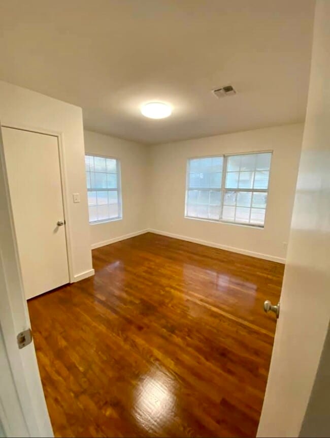 Photo - 618 Chopin St