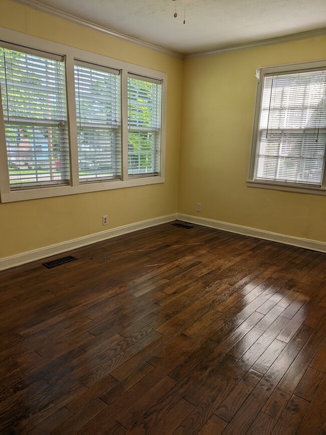 Photo - 306 Colonial Dr