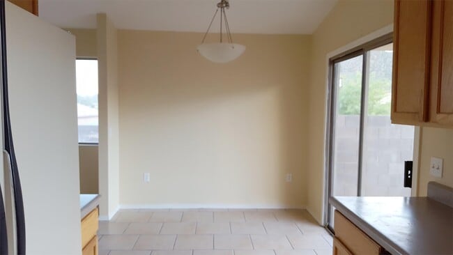 Photo - 5040 S Maple Ct