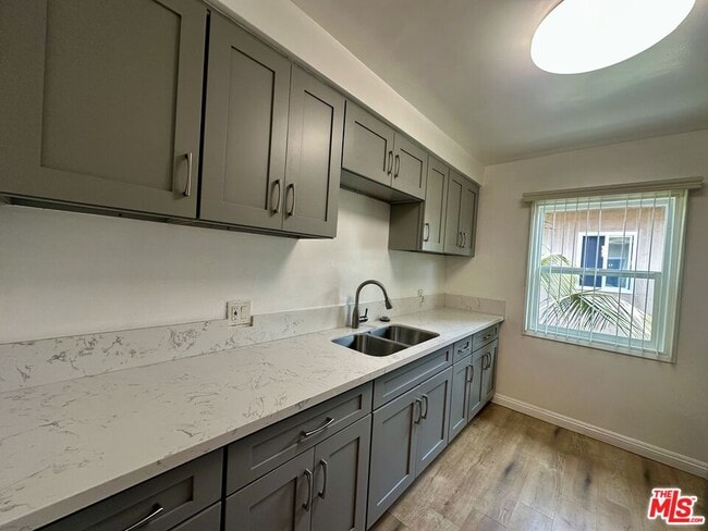 Photo - 1114 S Sherbourne Dr Unit 6