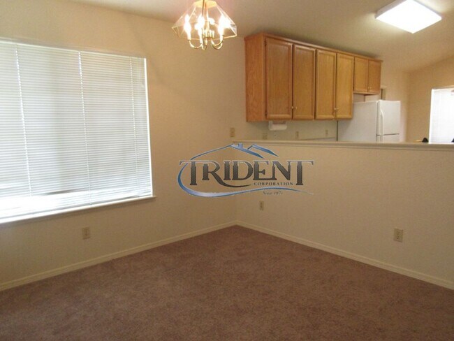 Photo - 4892 Clydebank Way