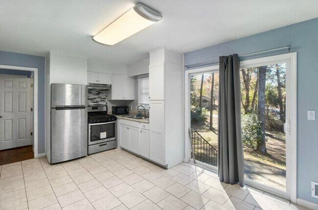 Photo - 204 W Five Notch Rd
