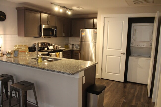 Fully equipped Kitchen - Statehouse Varsity