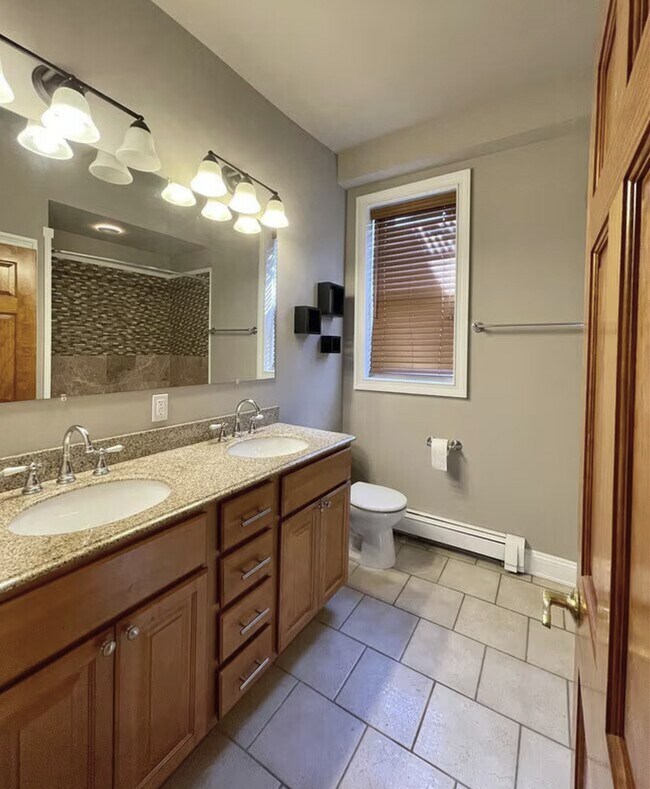 Bathroom - 81 Cannon St Unit 4