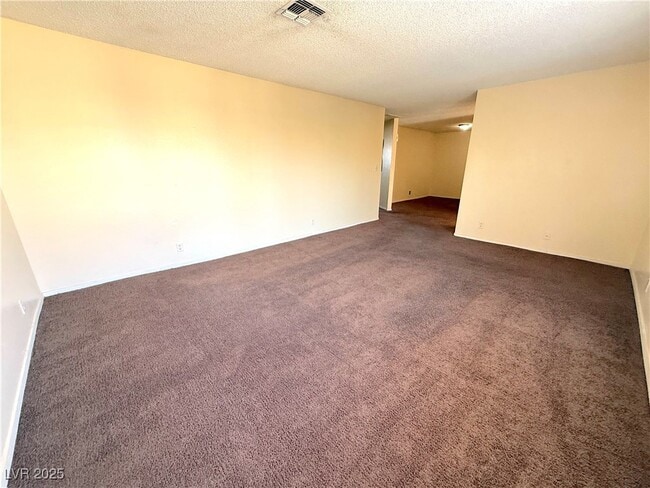 Building Photo - 2080 Karen Ave Unit 33 Rental