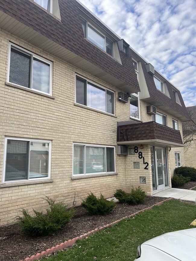 Photo - 8812 Briar Ct Unidad 1C