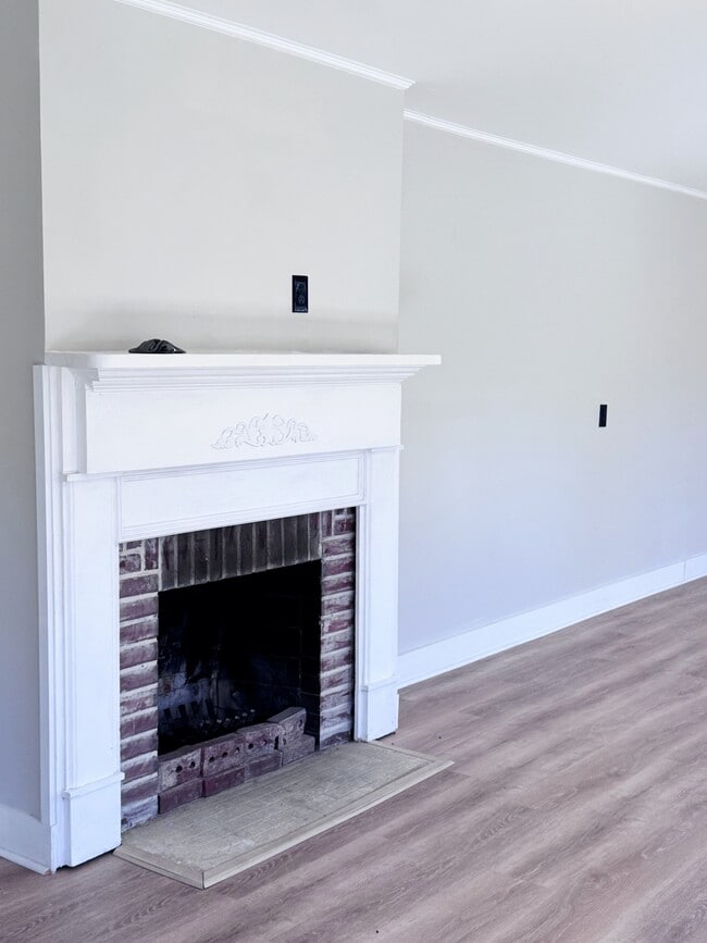 Photo - 1880 E Broad St