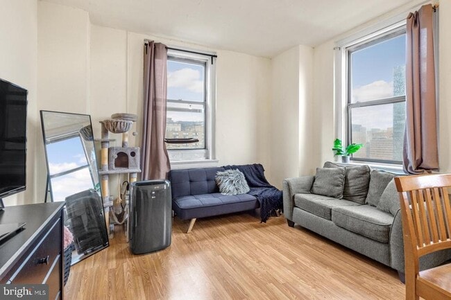 Building Photo - 1324 Locust St Unit 1503