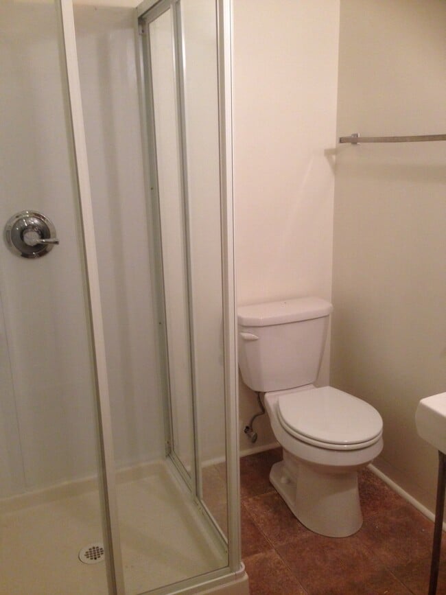 Baño - 710 NE Oak St