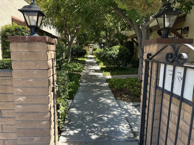 Photo - 253 Orlando St